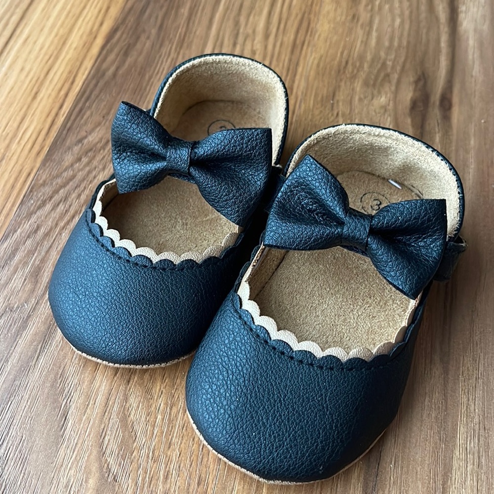 Baby girl toddler shoes dress Mary janes black bow with gold new 6 months